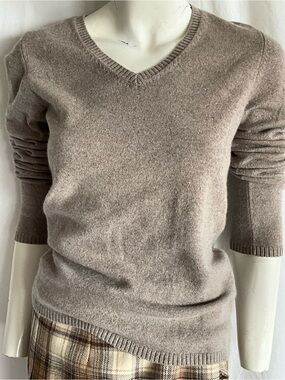 100% Cashmere V Neck Sweater Taupe Oatmeal Size 38 Nice Connection